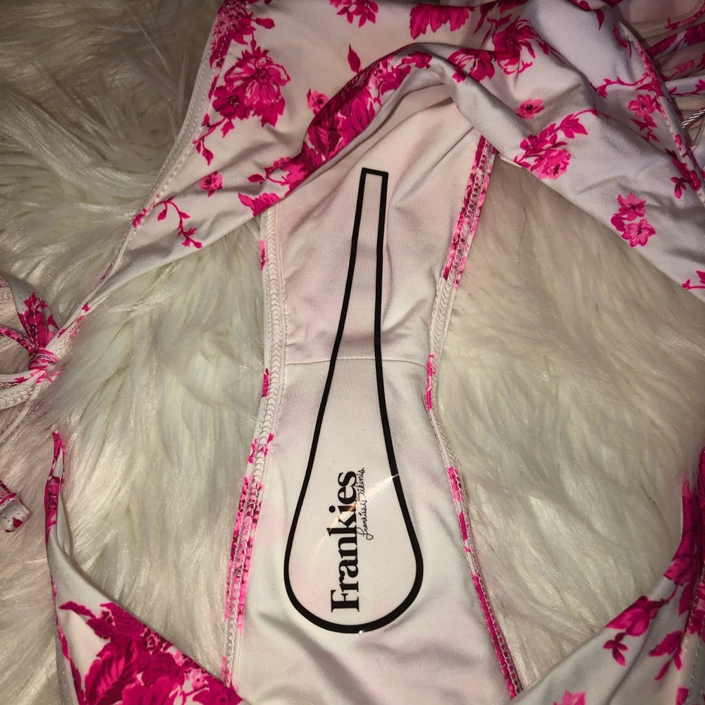 Frankie’s Bikinis Set - Picture 6 of 6